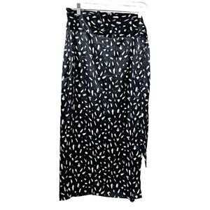 VICI Extra Large Wrap midi Skirts with‎ tieup side accent. Blackcream geometric.